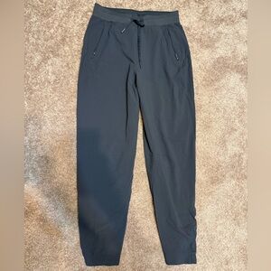Lululemon License to Train Joggers, size 8
